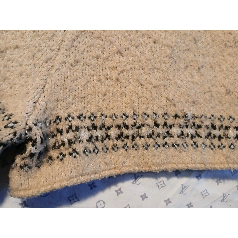 Wild Fable Women's Size XS Mid Rise Sweater Hot Shorts Tan fuzzy - Picture 4 of 4